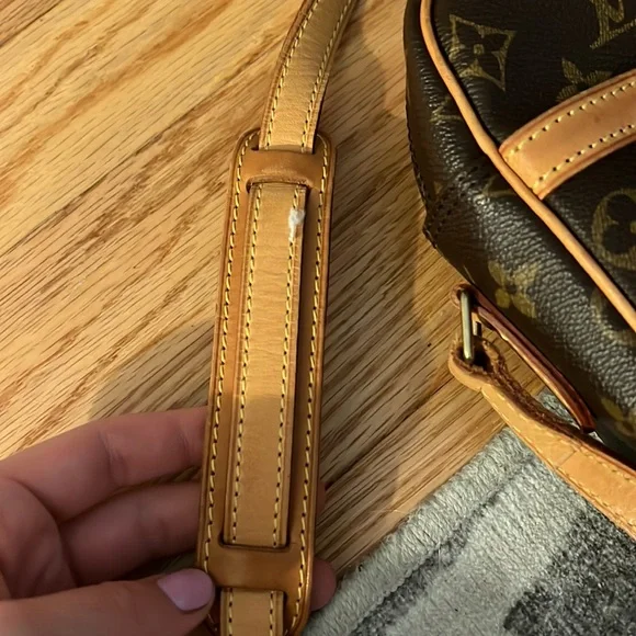 LOUIS VUITTON Authentic Louis Vuitton Monogram Canvas Trocadero 27 Bag - Picture 9 of 17